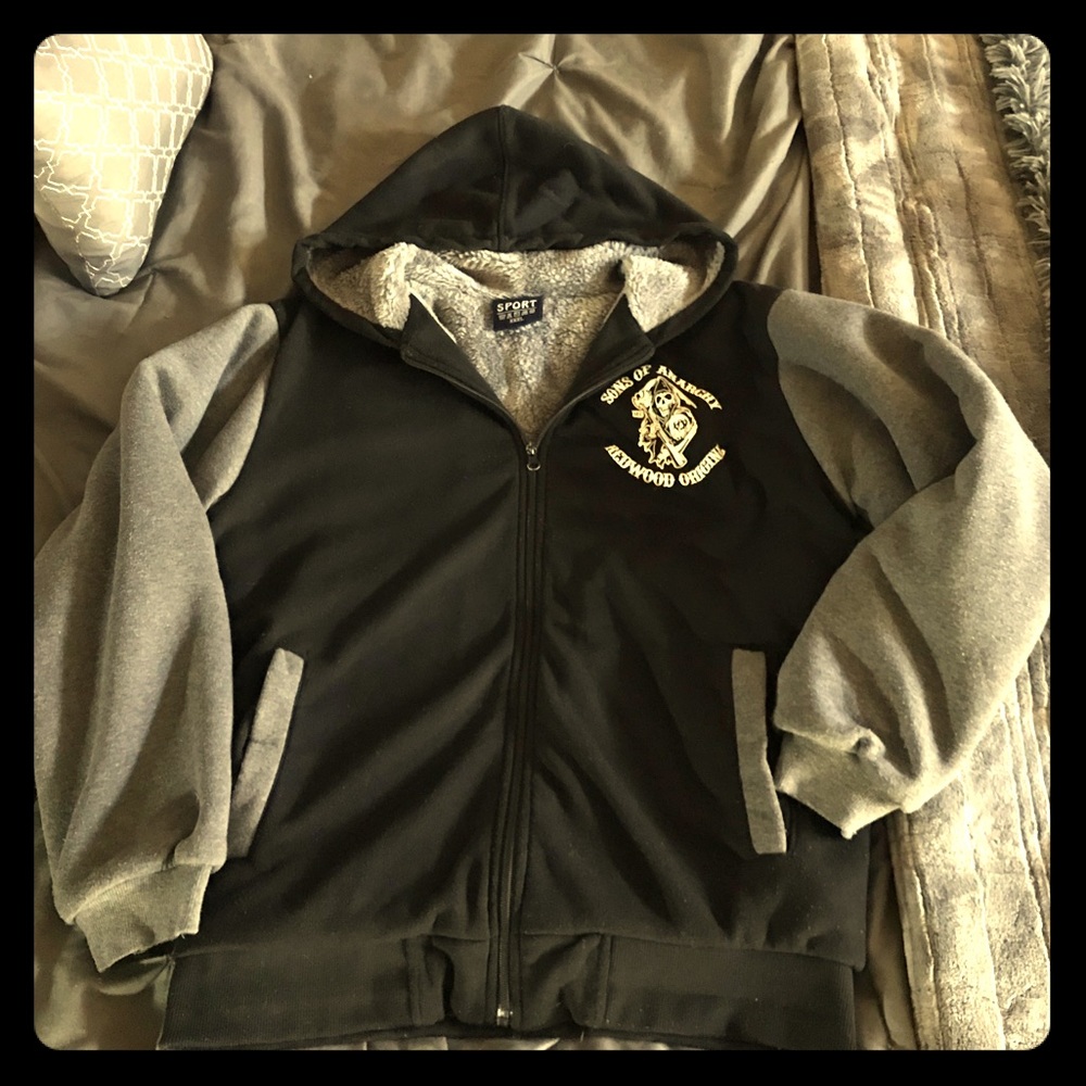 ☠️nice & thick  faux fur lined Men’s SOA zip up